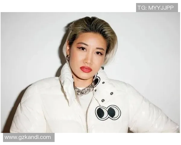 周芳专访:从街头到舞台的蜕变与坚持之路 周芳专访:从街头到舞台的蜕变与坚持之路