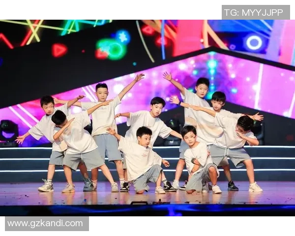 重庆街舞队与广州街舞队个人能力对比分析及赛后复盘探讨 重庆街舞队与广州街舞队个人能力对比分析及赛后复盘探讨